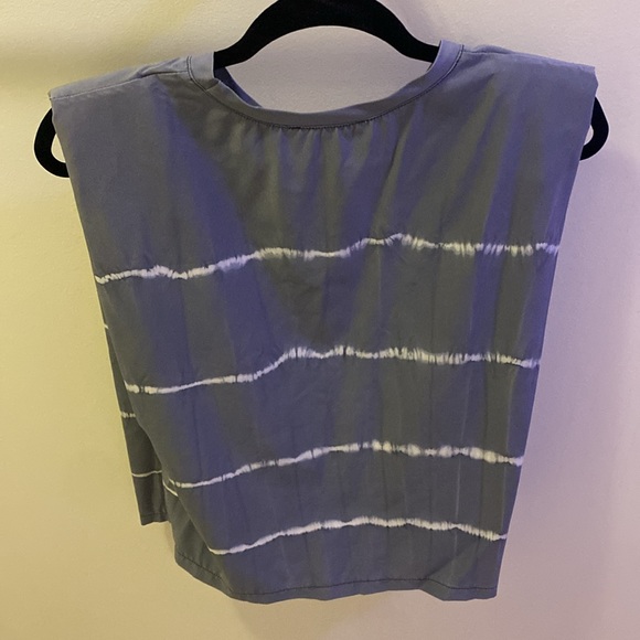 Sleeveless blouse - Picture 2 of 2